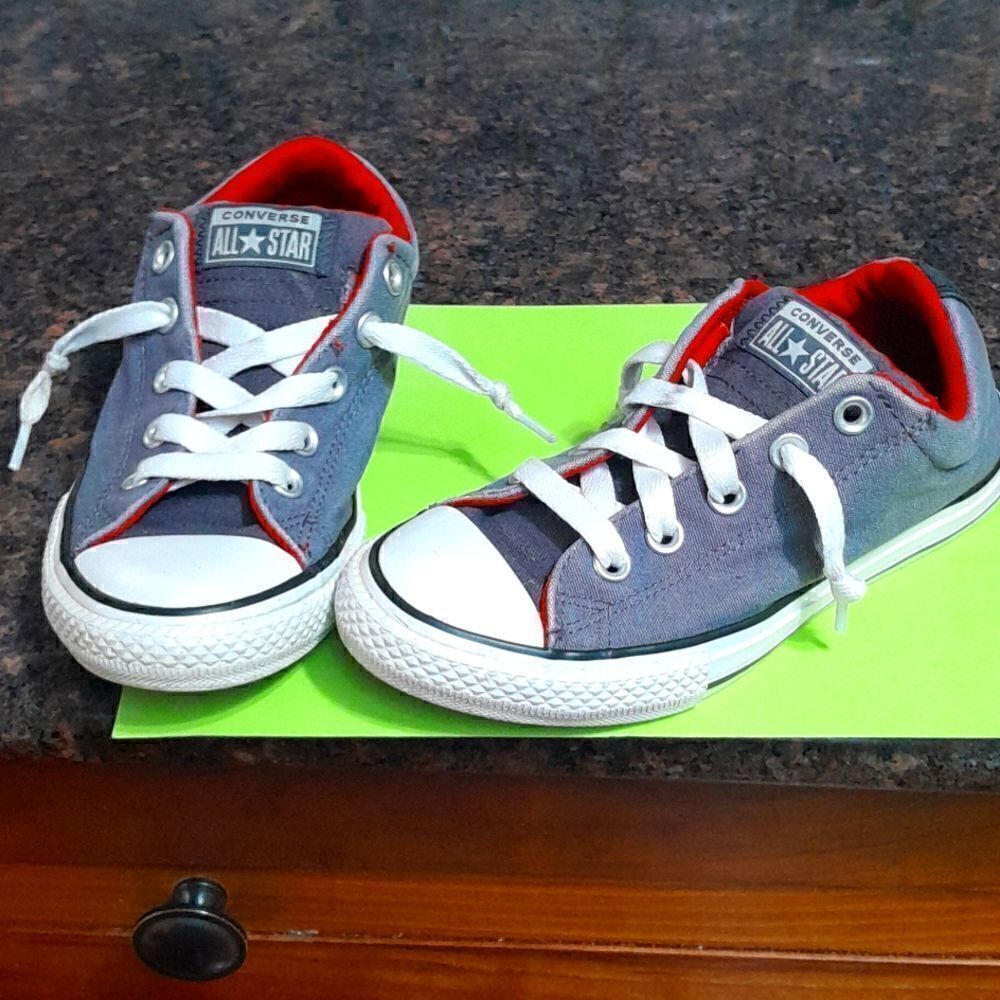 Kids Converse Sneakers... Size 2..EUC
